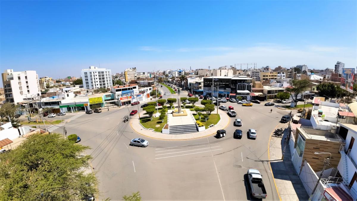 ALQUILER DE CASA DE 2 PISOS EN AV. SANTA VICTORIA